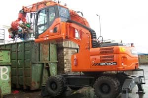 The Doosan DX140W-3 at work in Dunbartonshire.jpg